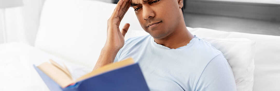 Dolores de cabeza al leer: ¿necesitas gafas?