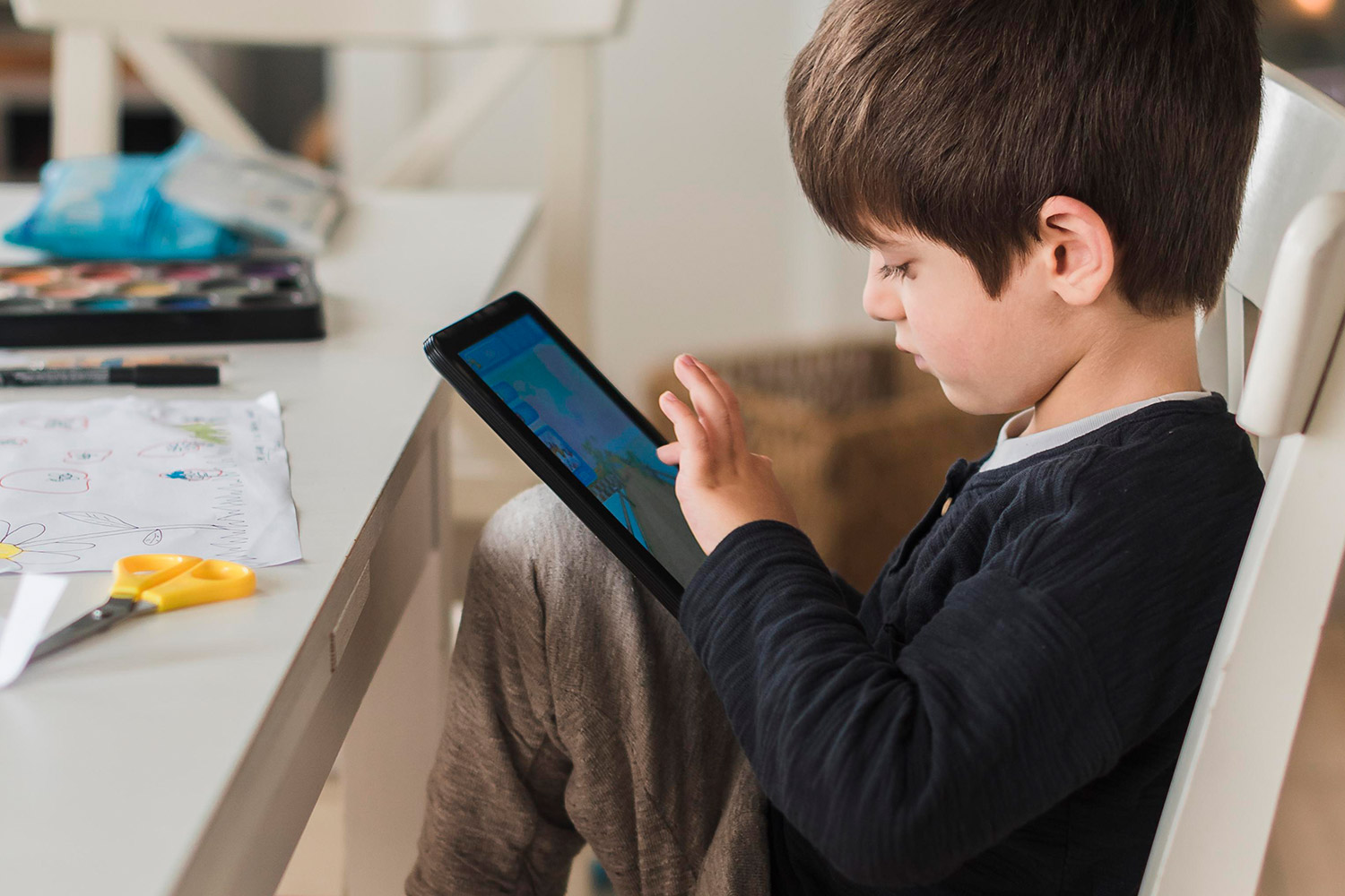 Pantallas y niños: riesgos para la salud visual